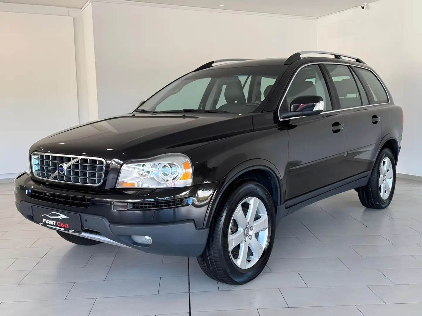 Volvo XC90 D5 AWD Summum 7-Sitzer|1-HAND|AHK|8FACH|MEM Schwarz - 1