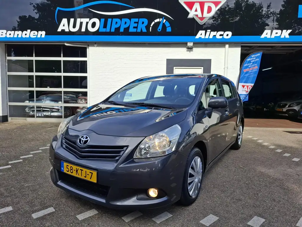 Toyota Verso 2010 из Европы — купить под ключ