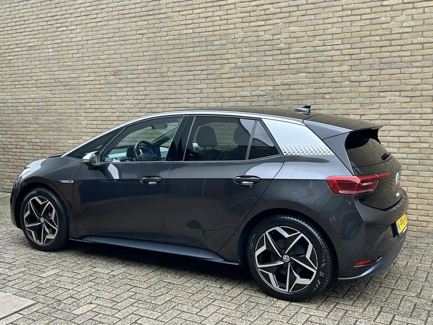 Volkswagen ID.3 First Plus 58 kWh | fase | Navigatie | Adaptieve c Gris - 2