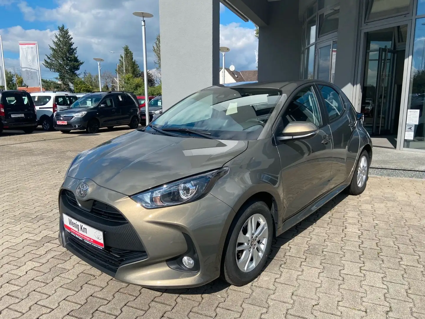 Toyota Yaris 1.5l VVT-i Comfort*Kamera,Klima,Schalter Braun - 1