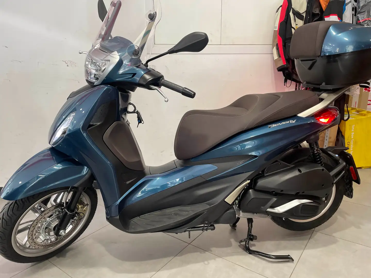 Piaggio Beverly 300 HPE ABS TCS Blu/Azzurro - 2