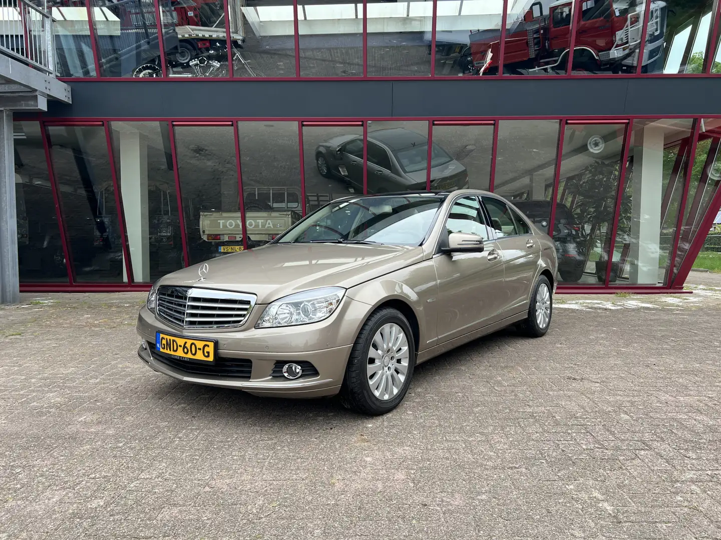 Mercedes-Benz C 200 K Elegance | Nieuwstaat | 8.400 km! | Youngtimer | Beige - 1