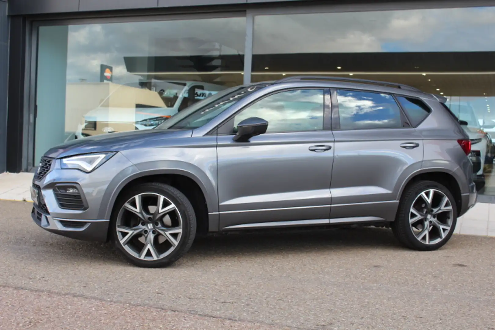 SEAT Ateca 2.0TDI CR S&S FR DSG 150 Gris - 2