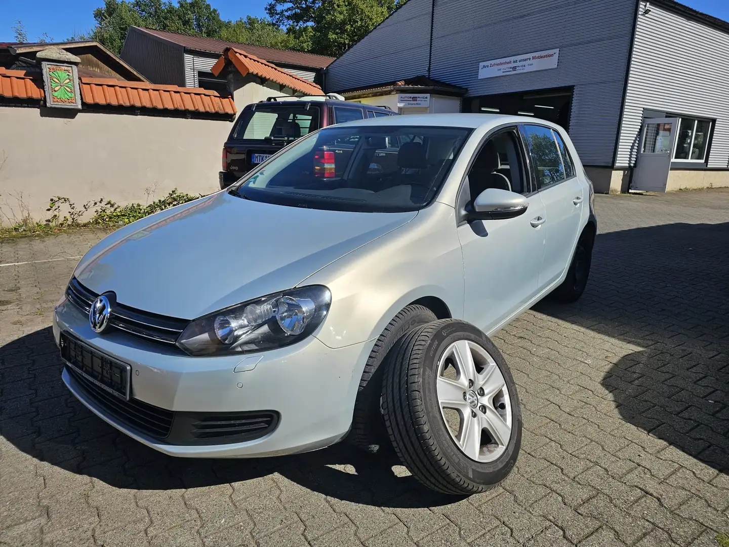 Volkswagen Golf 1.6 Comfortline 1.Hd Scheckheft Tuv neu SHZ PDC - 1