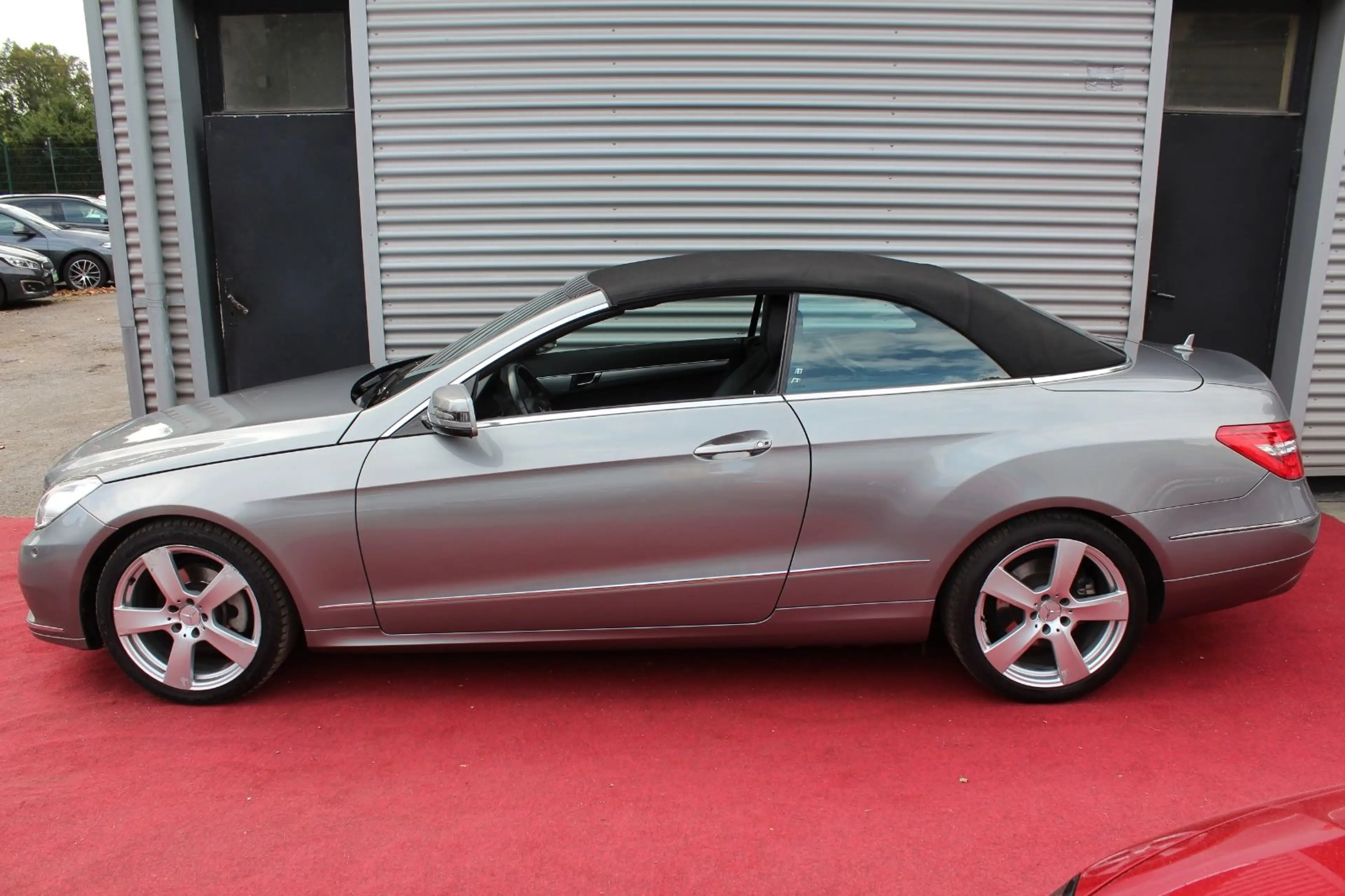 Mercedes-Benz E 250 CABRIO AUTOMATIK KLIMA LEDER NAVI AHK 2.Hd — photo 2