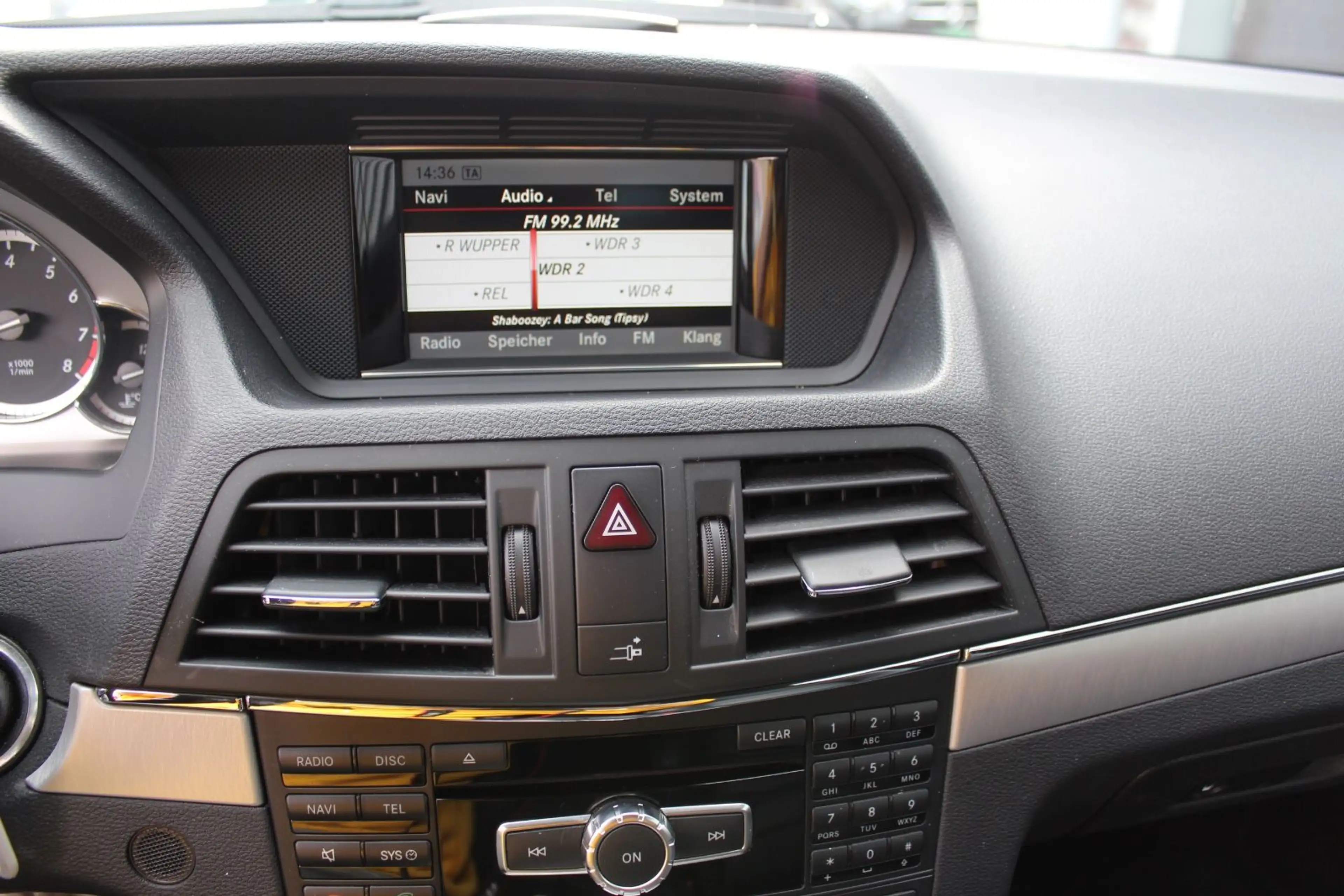 Mercedes-Benz E 250 CABRIO AUTOMATIK KLIMA LEDER NAVI AHK 2.Hd — photo 9