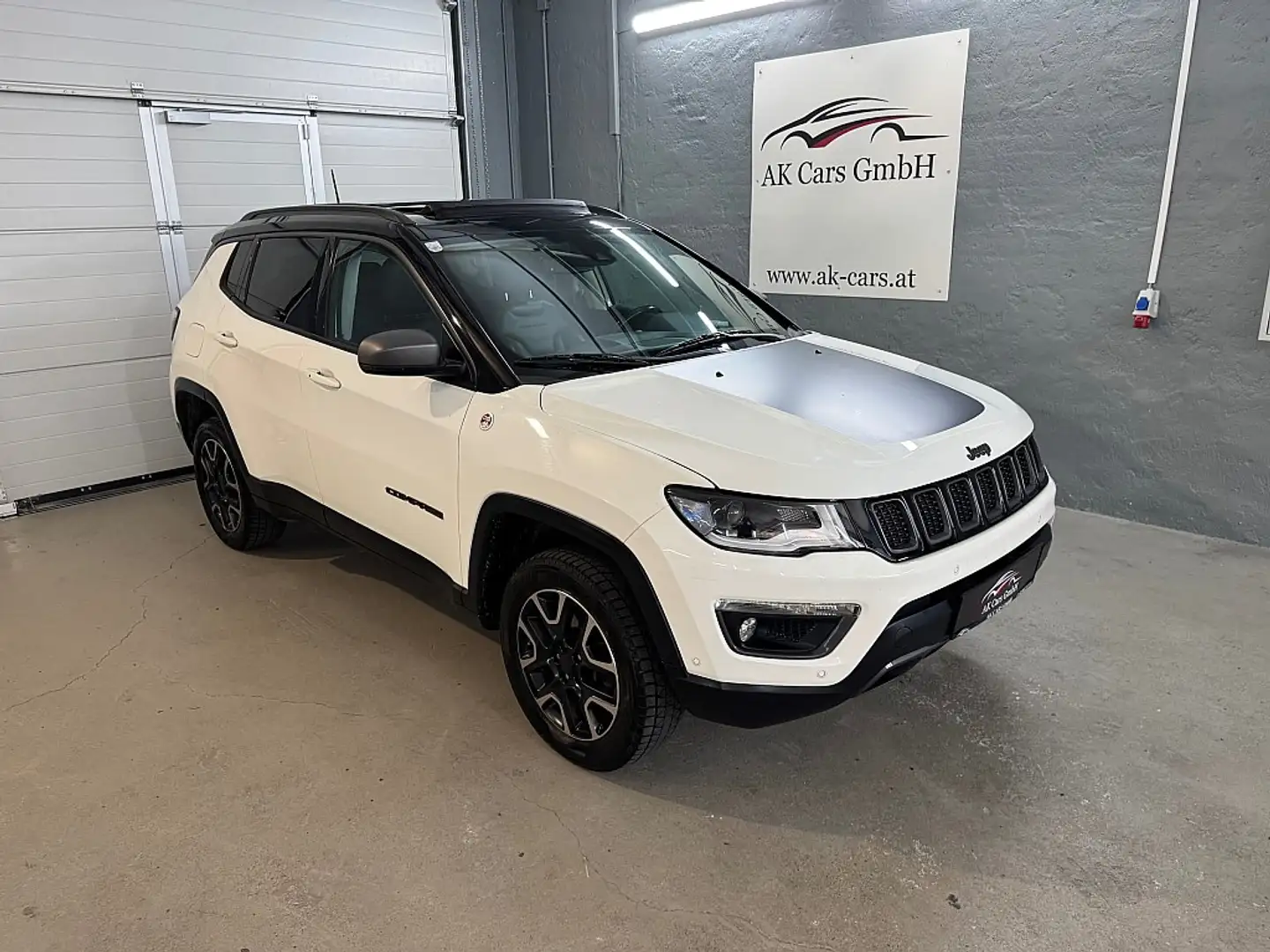 Jeep Compass 2,0 MultiJet AWD Trailhawk Aut.*Panorama*Navi*A... Weiß - 1