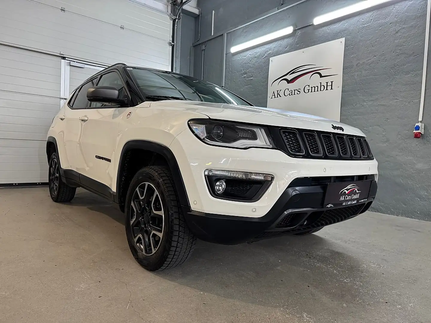 Jeep Compass 2,0 MultiJet AWD Trailhawk Aut.*Panorama*Navi*A... Weiß - 2