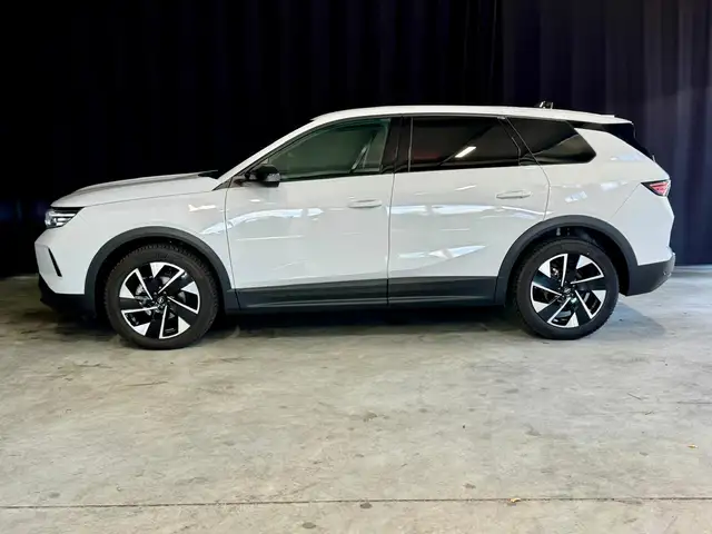 Opel Grandland view 5