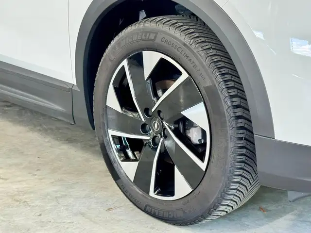 Opel Grandland view 4