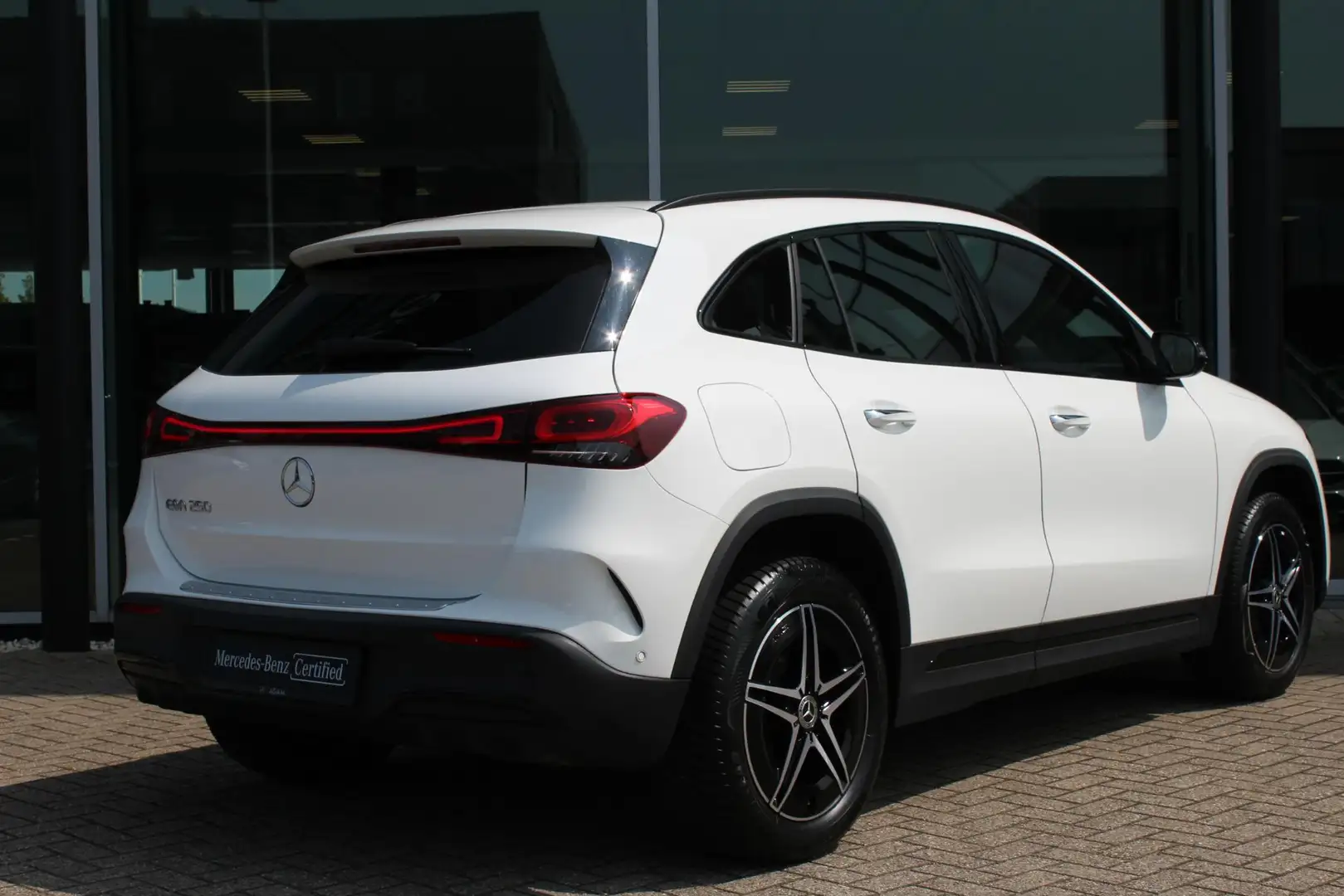 Mercedes-Benz EQA 250 AMG Line 67 kWh Premium | Panorama dak Wit - 2