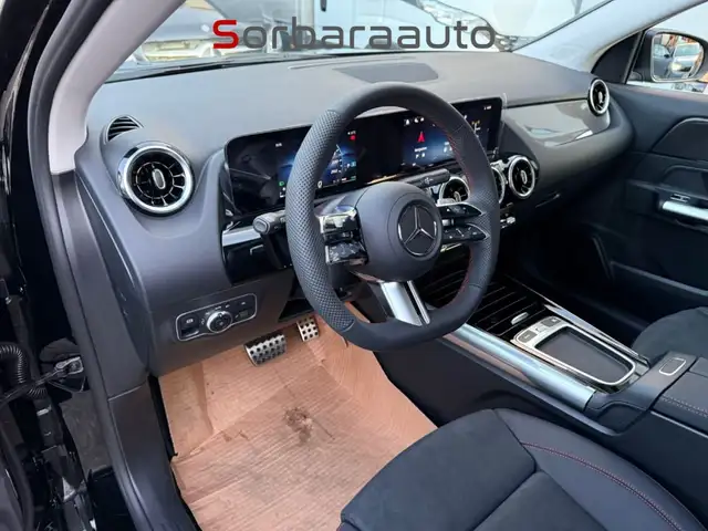 Mercedes-Benz GLA view 12