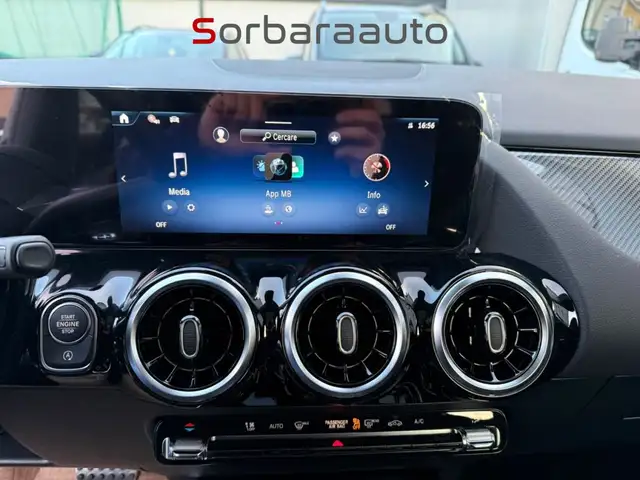 Mercedes-Benz GLA view 18
