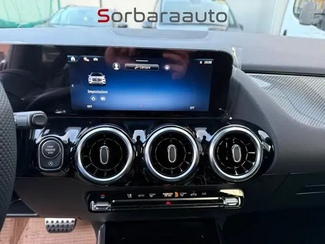 Mercedes-Benz GLA view 19