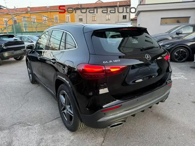 Mercedes-Benz GLA view 3