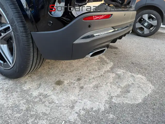 Mercedes-Benz GLA view 10