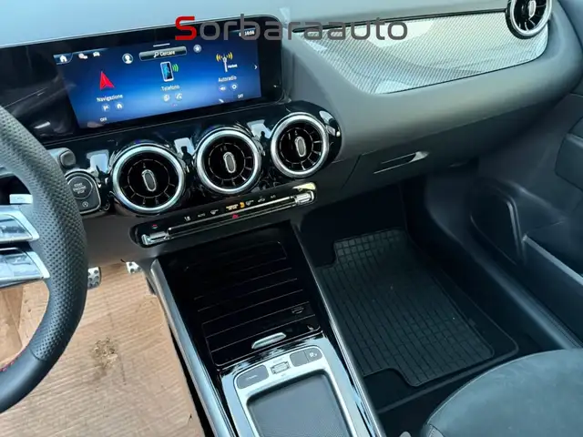 Mercedes-Benz GLA view 16