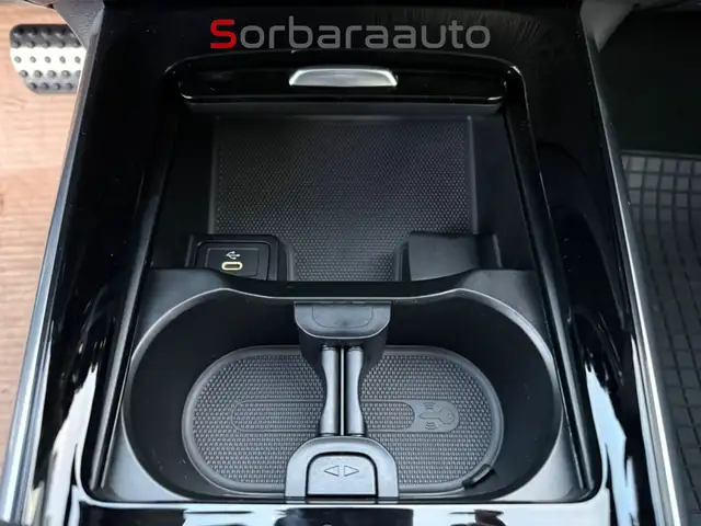 Mercedes-Benz GLA view 23