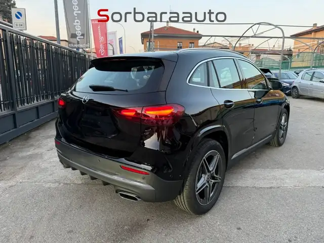 Mercedes-Benz GLA view 5