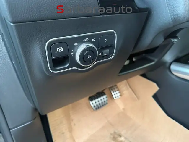 Mercedes-Benz GLA view 24