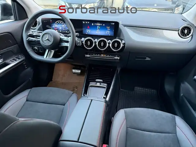 Mercedes-Benz GLA view 14
