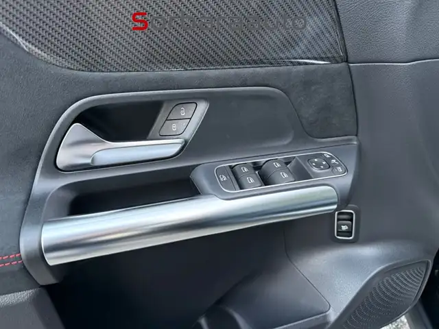 Mercedes-Benz GLA view 25