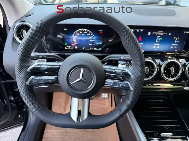 Mercedes-Benz GLA view 15