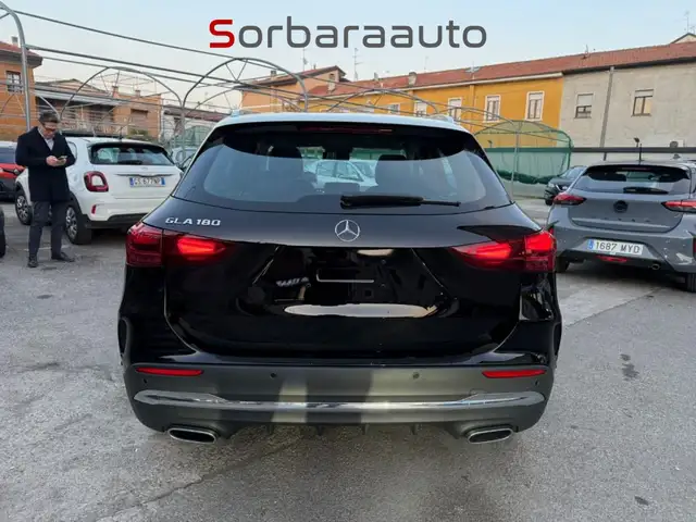 Mercedes-Benz GLA view 4