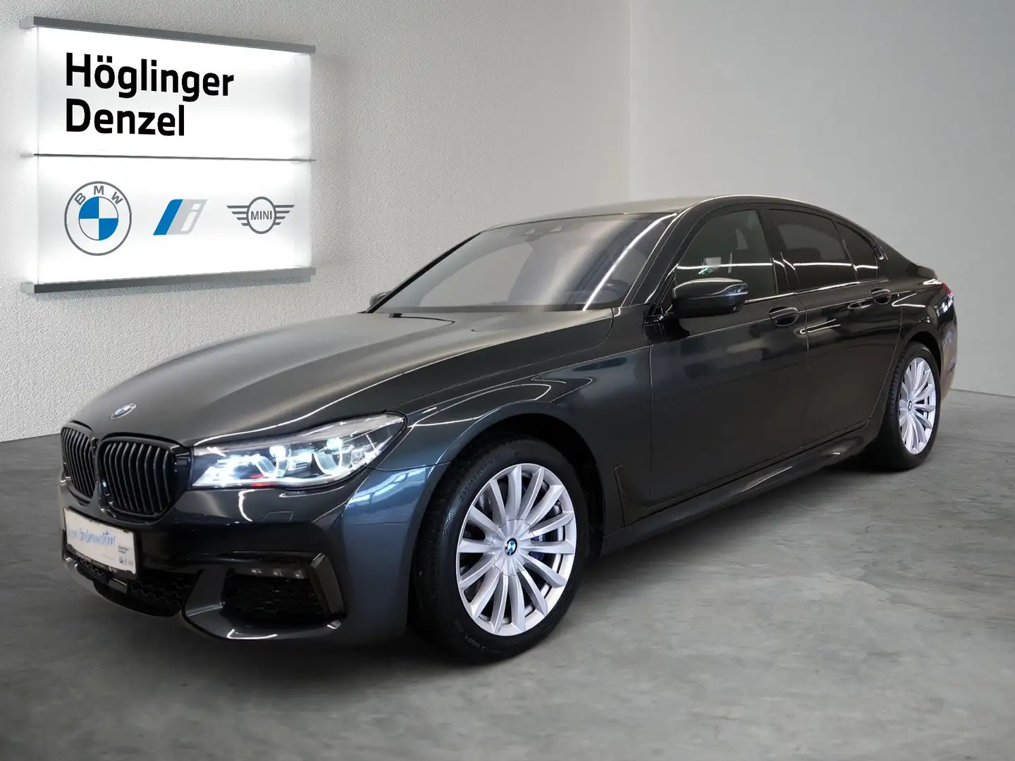 BMW 740 740d xDrive Šedá - 2