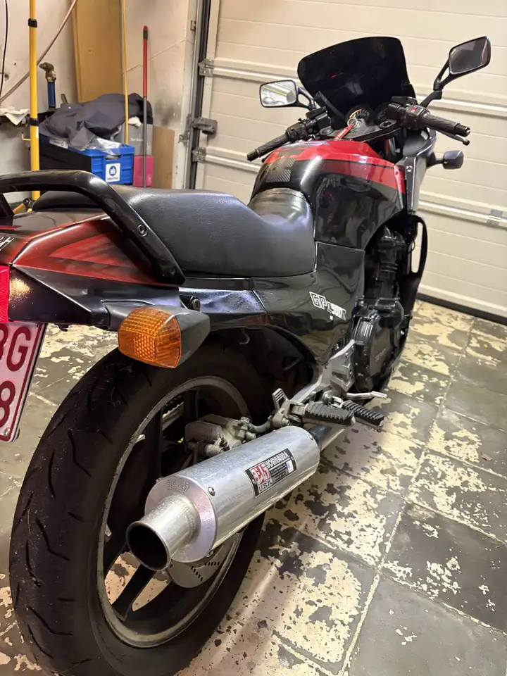 Kawasaki GPZ 900 R