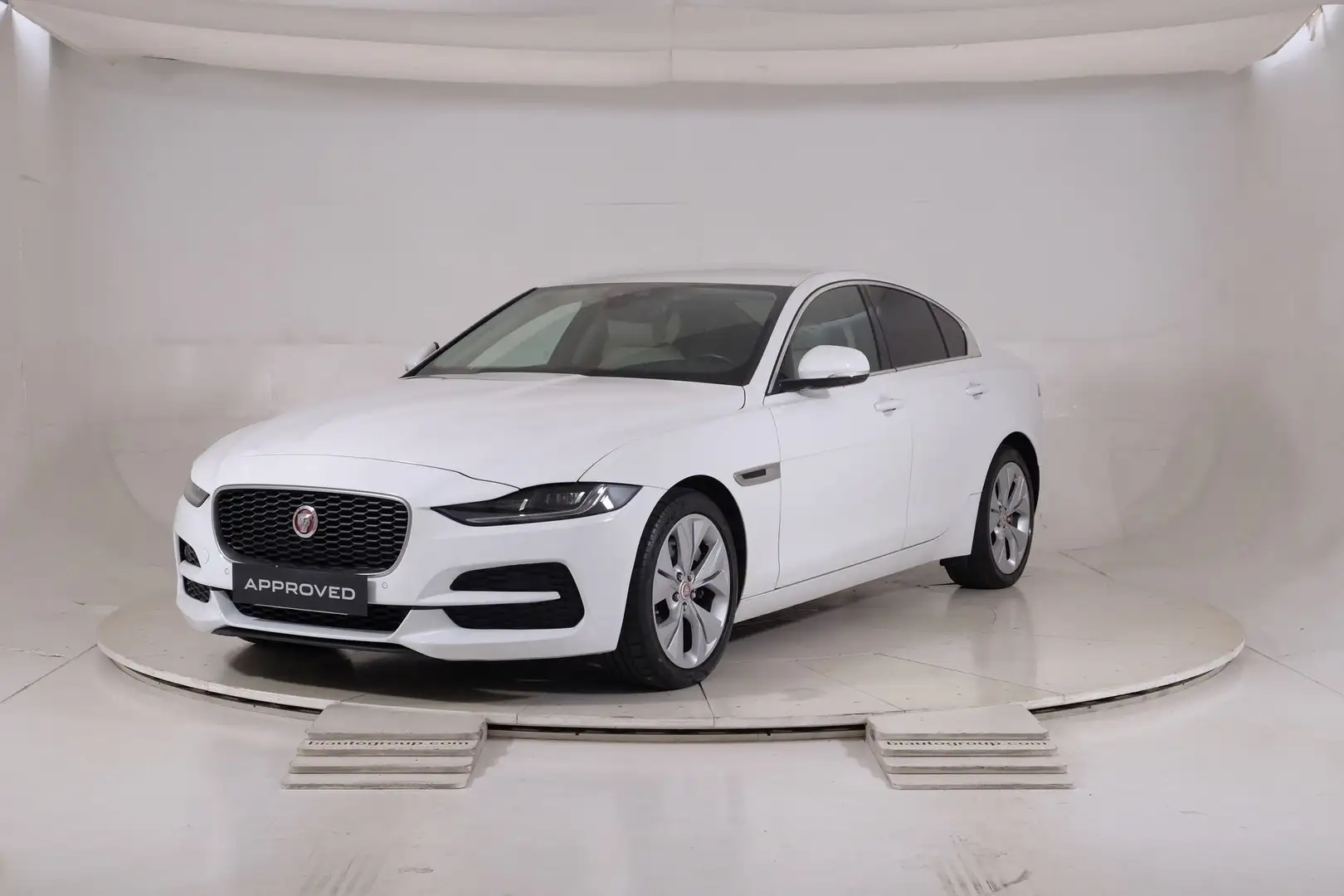 Jaguar XE Diesel 2.0d i4 HSE 180cv auto Bianco - 1