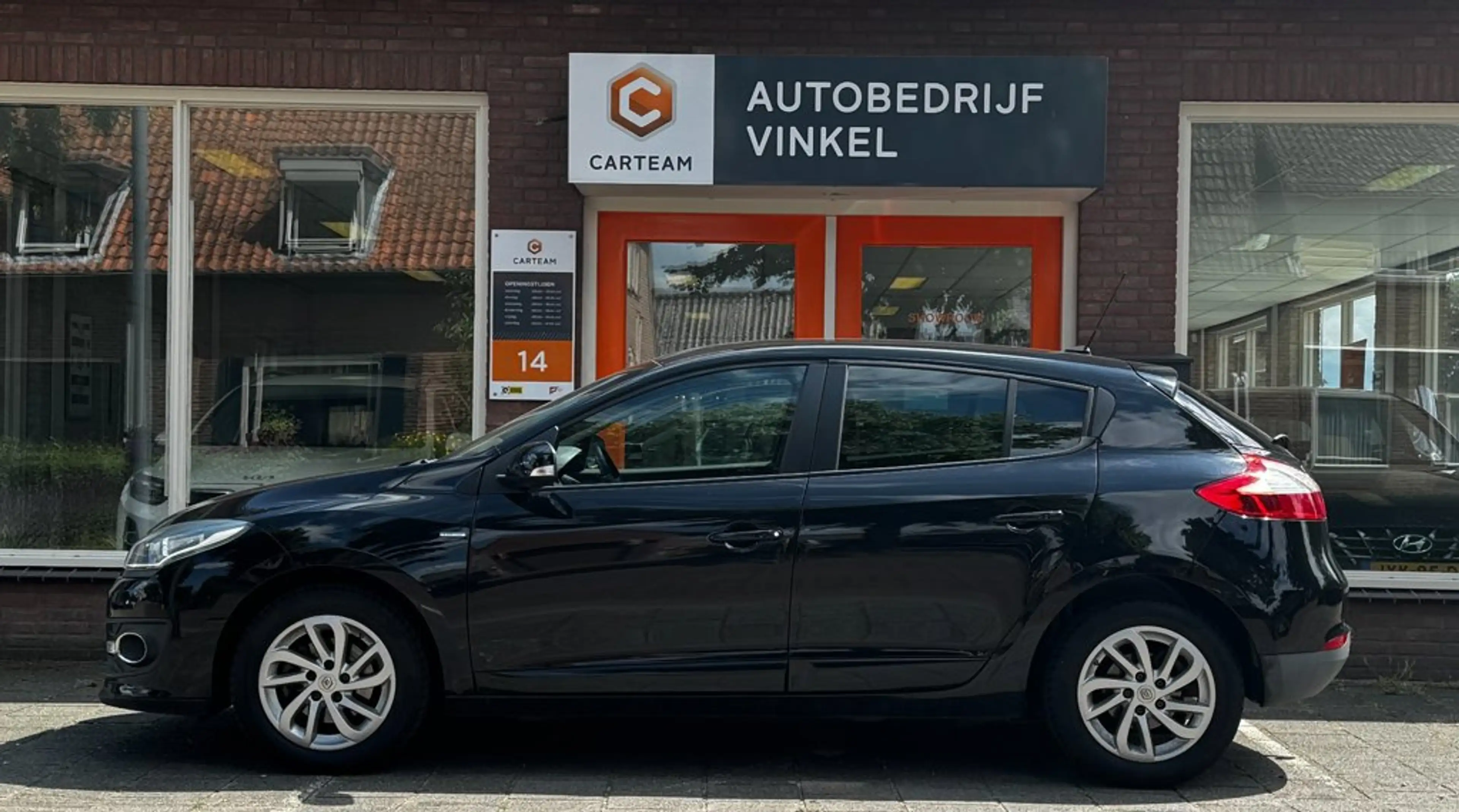 Renault Megane 1.2 TCe Limited — photo 12