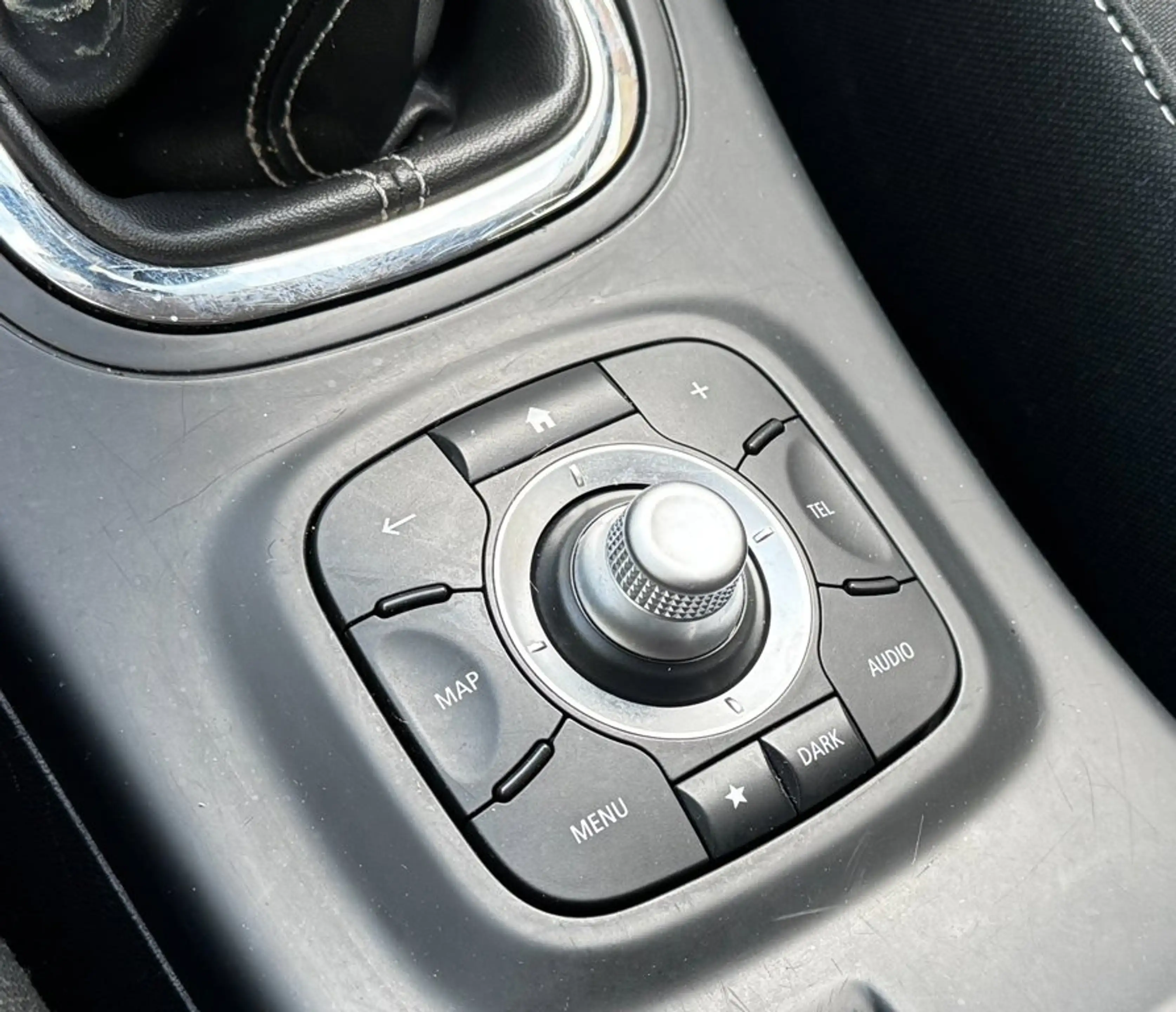Renault Megane 1.2 TCe Limited — photo 8