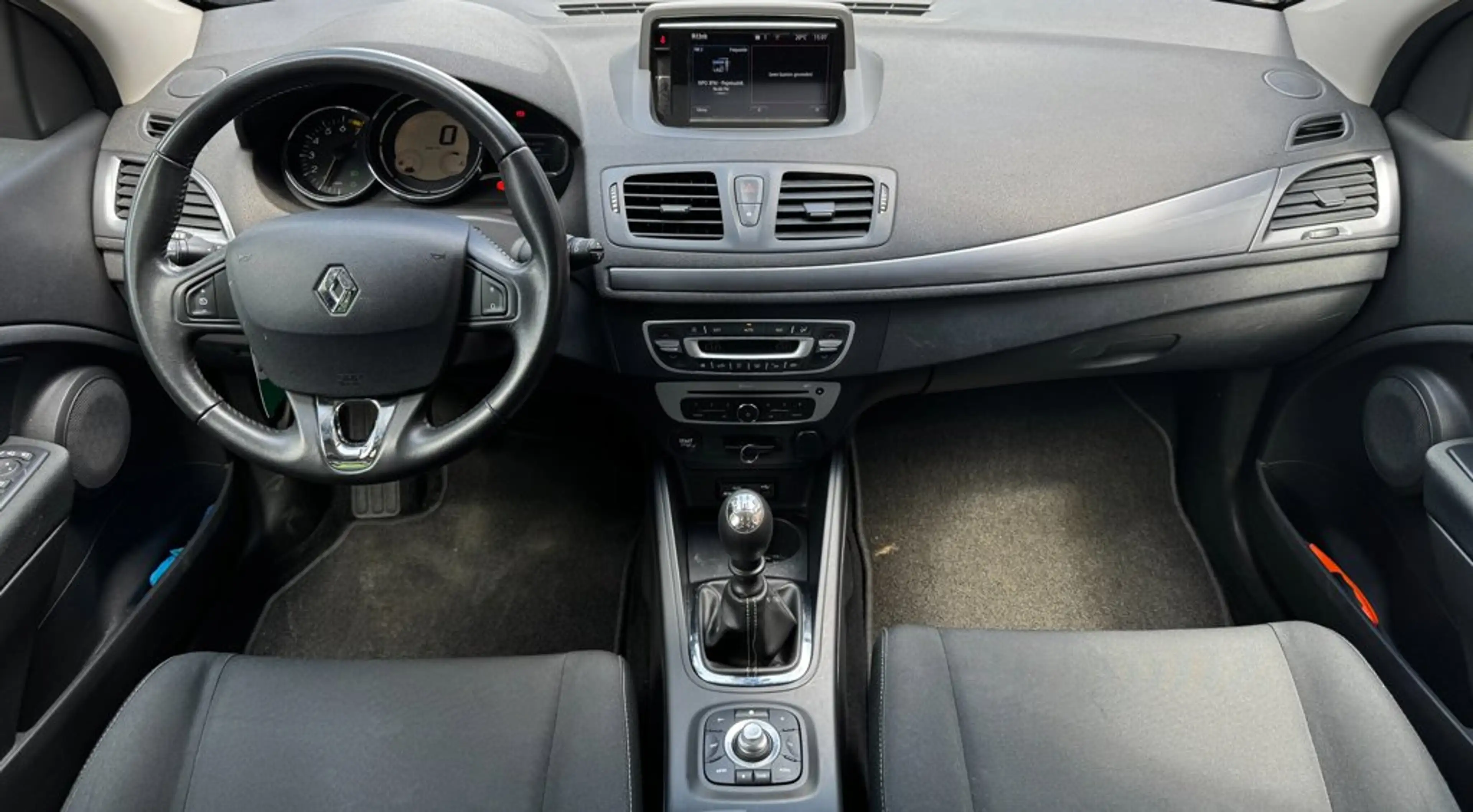 Renault Megane 1.2 TCe Limited — photo 2