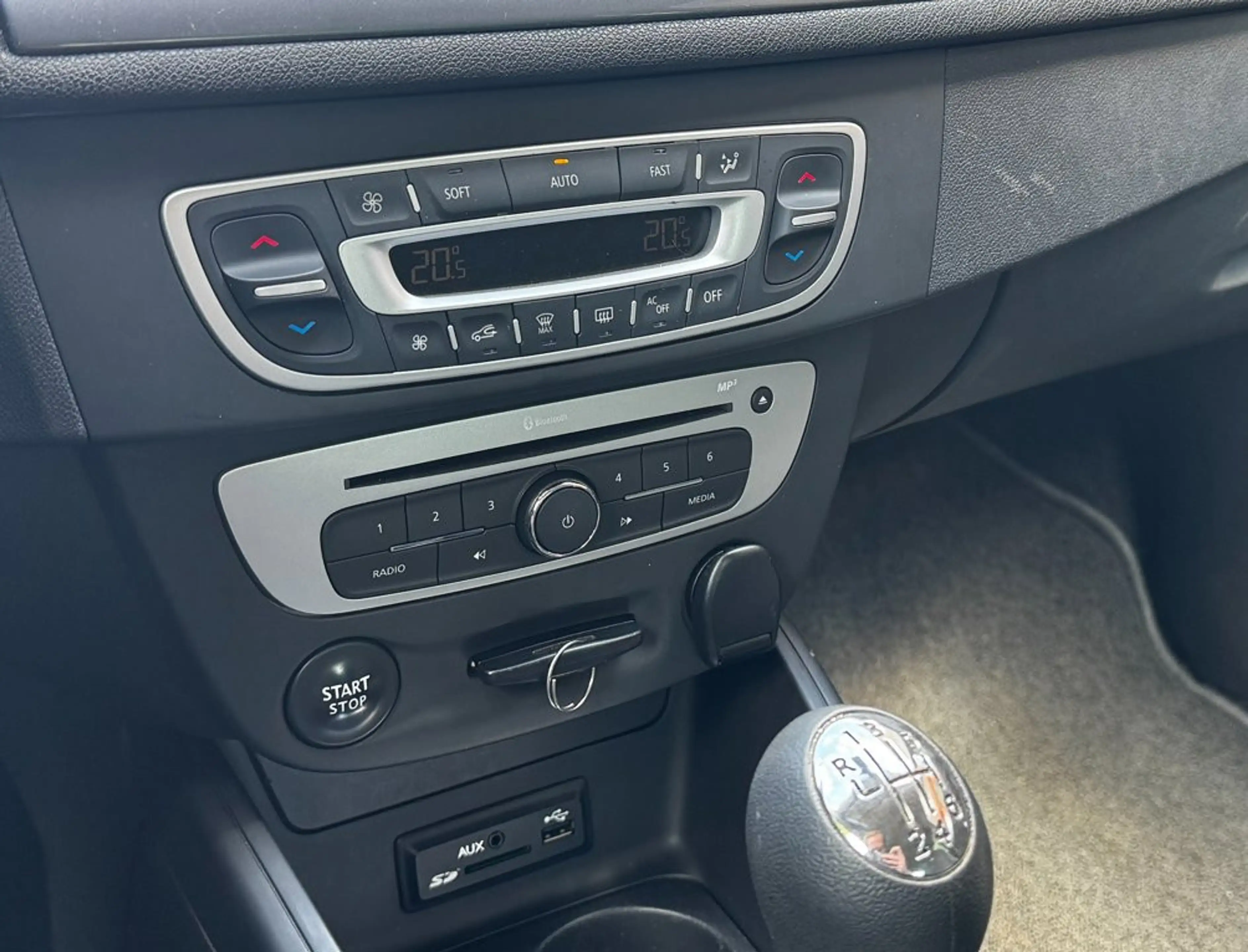 Renault Megane 1.2 TCe Limited — photo 5