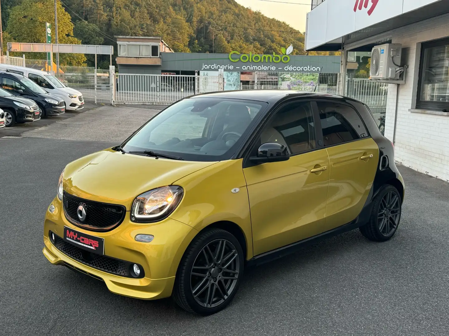 smart forFour 17.6 kWh EQ Comfort+ (EU6.2) PANORAMIQUE GPS CUIR Jaune - 1
