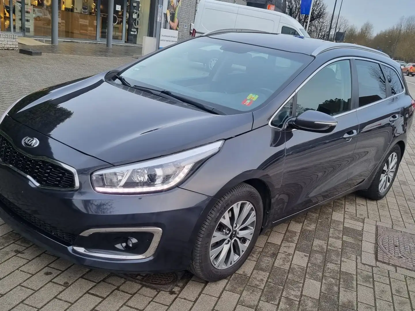 Kia Ceed SW / cee'd SW 1.6 CRDi Business Mind ISG Gris - 1