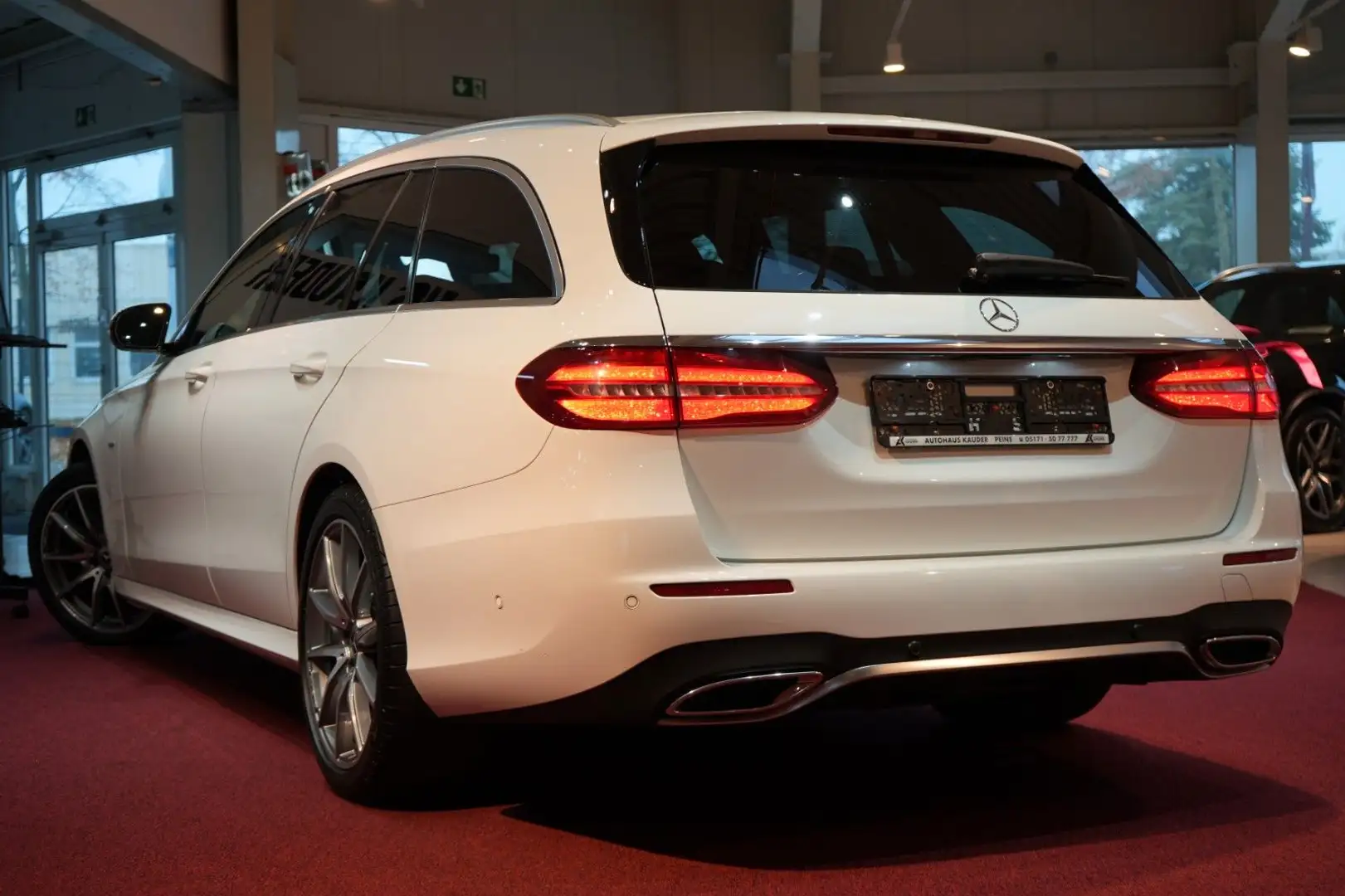 Mercedes-Benz E 300 d T AMG *LED*Navi*Kamera*AHK* Wit - 2