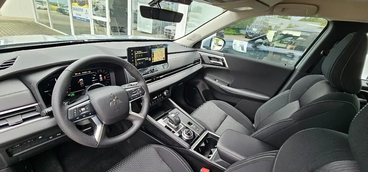 Mitsubishi Outlander 2026 — фото 10