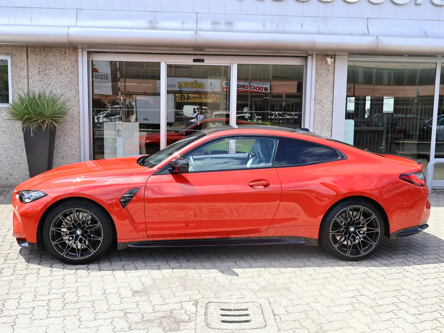 BMW M4 Coupé Competition 2WD narančasta - 2