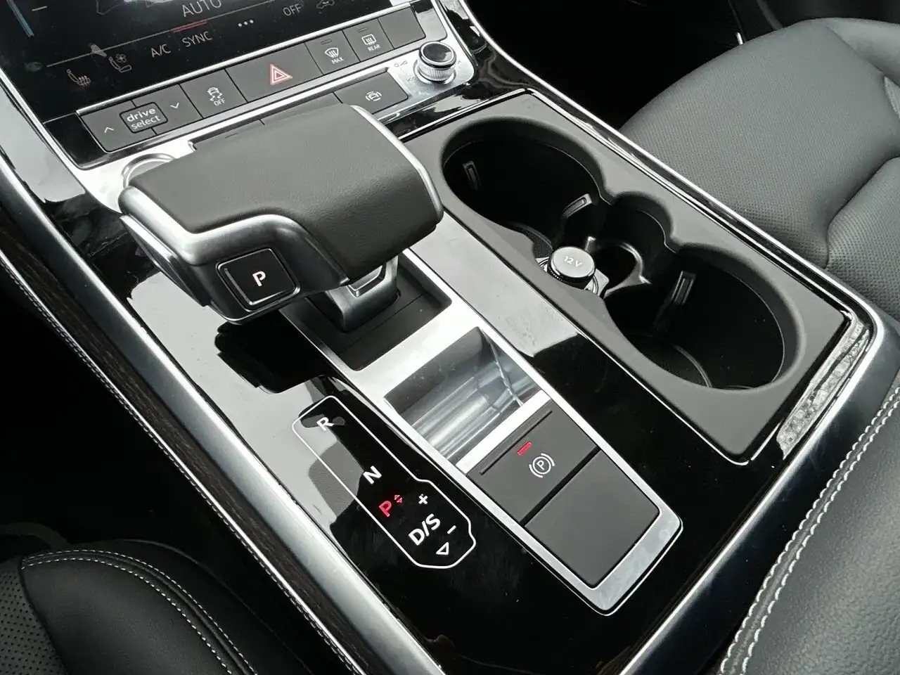 Audi Q7 снимка Audi Q7