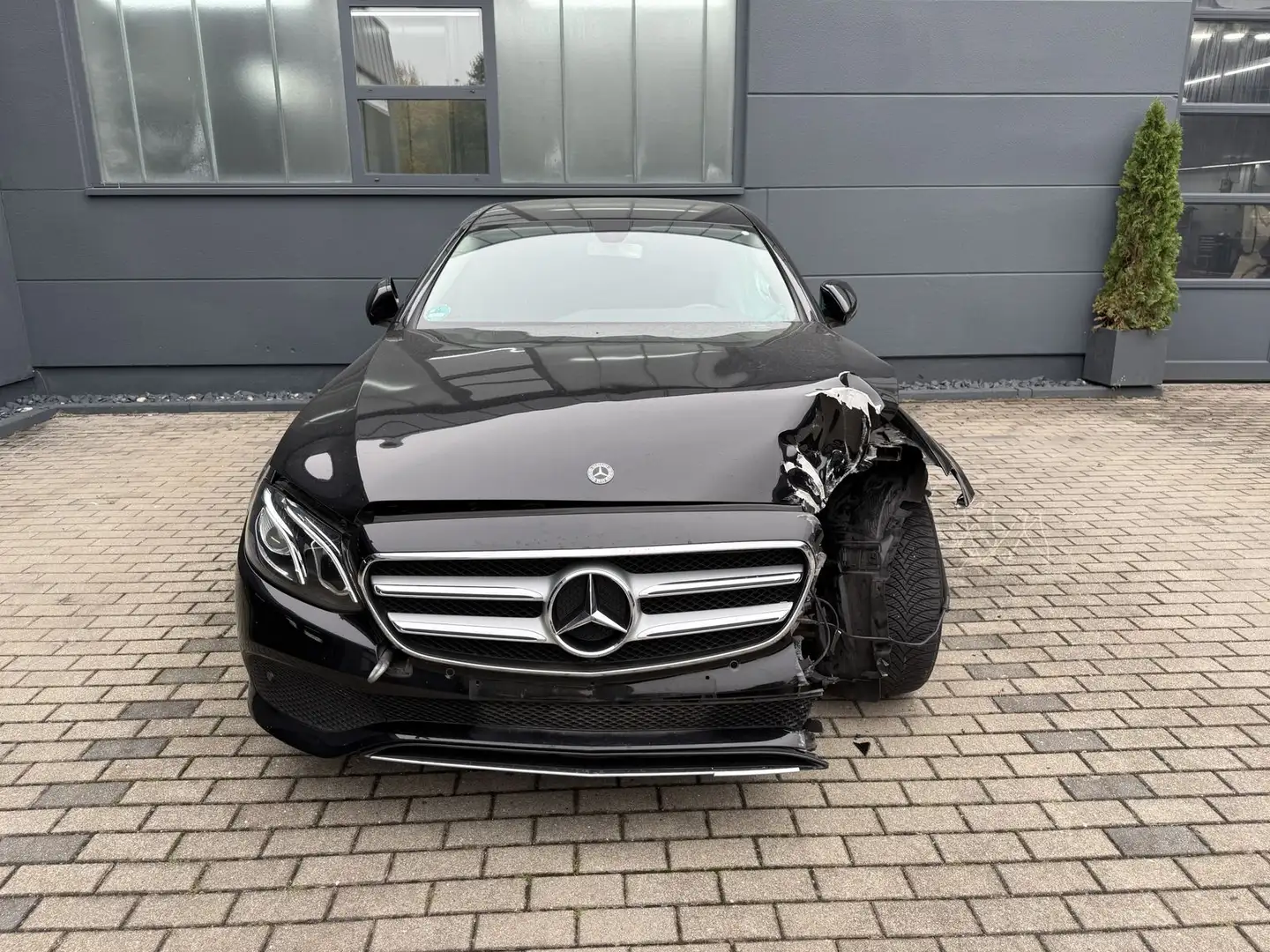 Mercedes-Benz E 200 E E 200 Schwarz - 1