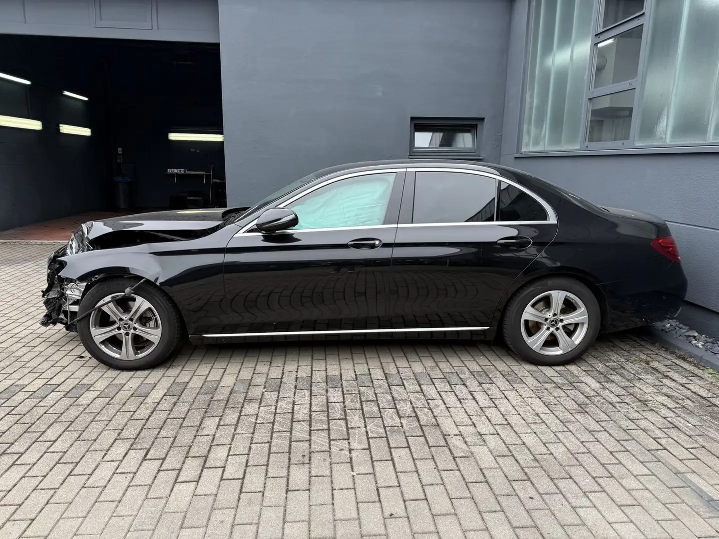 Mercedes-Benz E 200 E E 200 Schwarz - 2