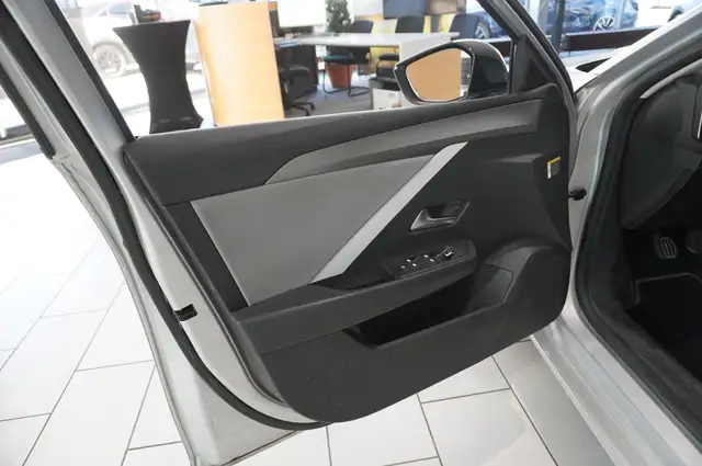 Opel Astra view 12