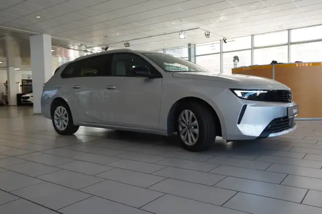 Opel Astra view 6