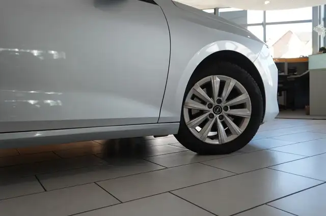 Opel Astra view 7