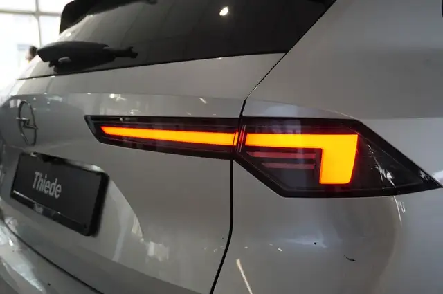 Opel Astra view 9