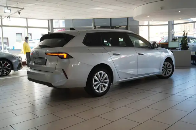 Opel Astra view 8