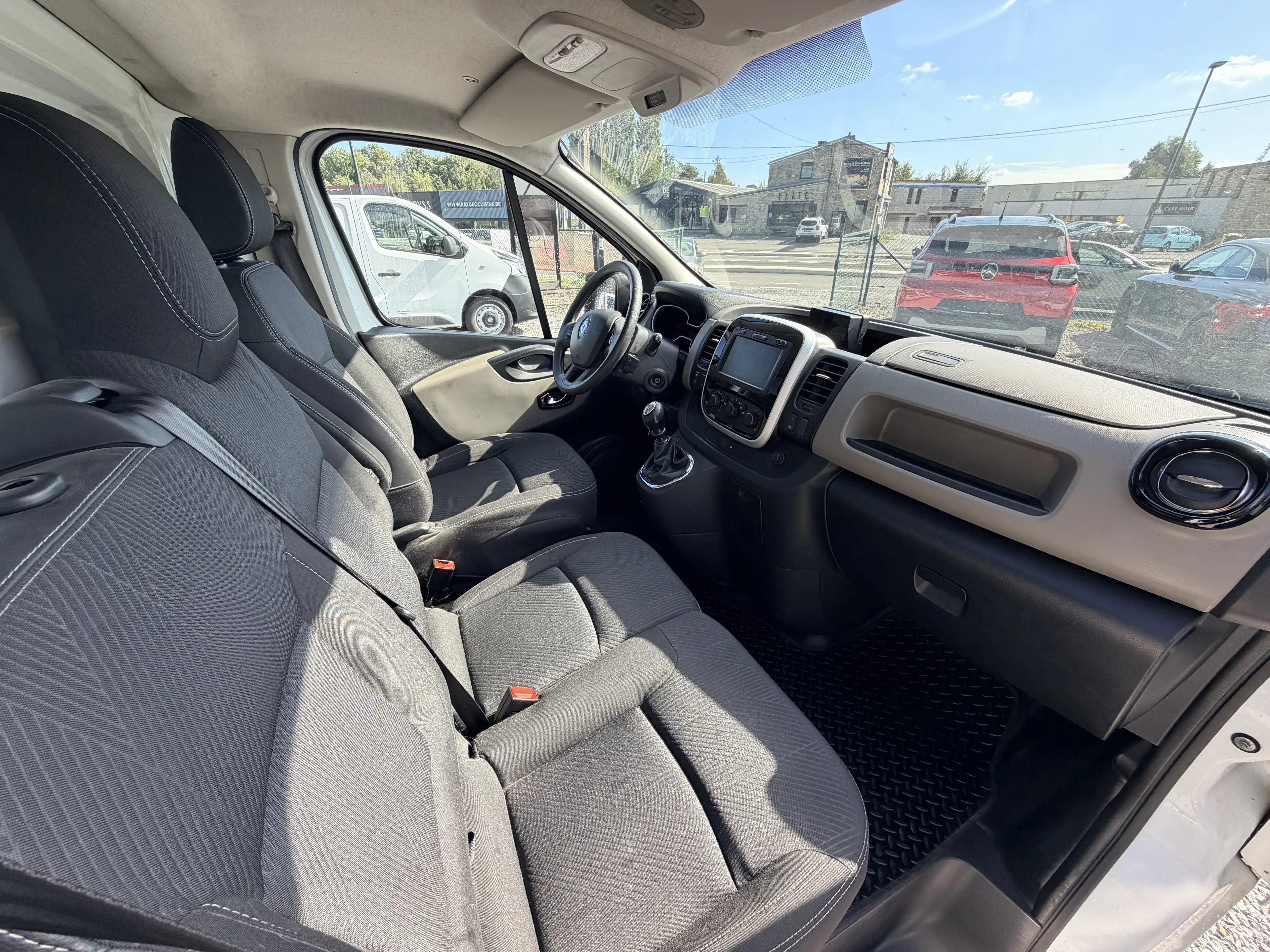 Renault Trafic 1.6 dCi 2L2H1 TVA Déductibles 3 PLACES NAVIGATION — photo 11