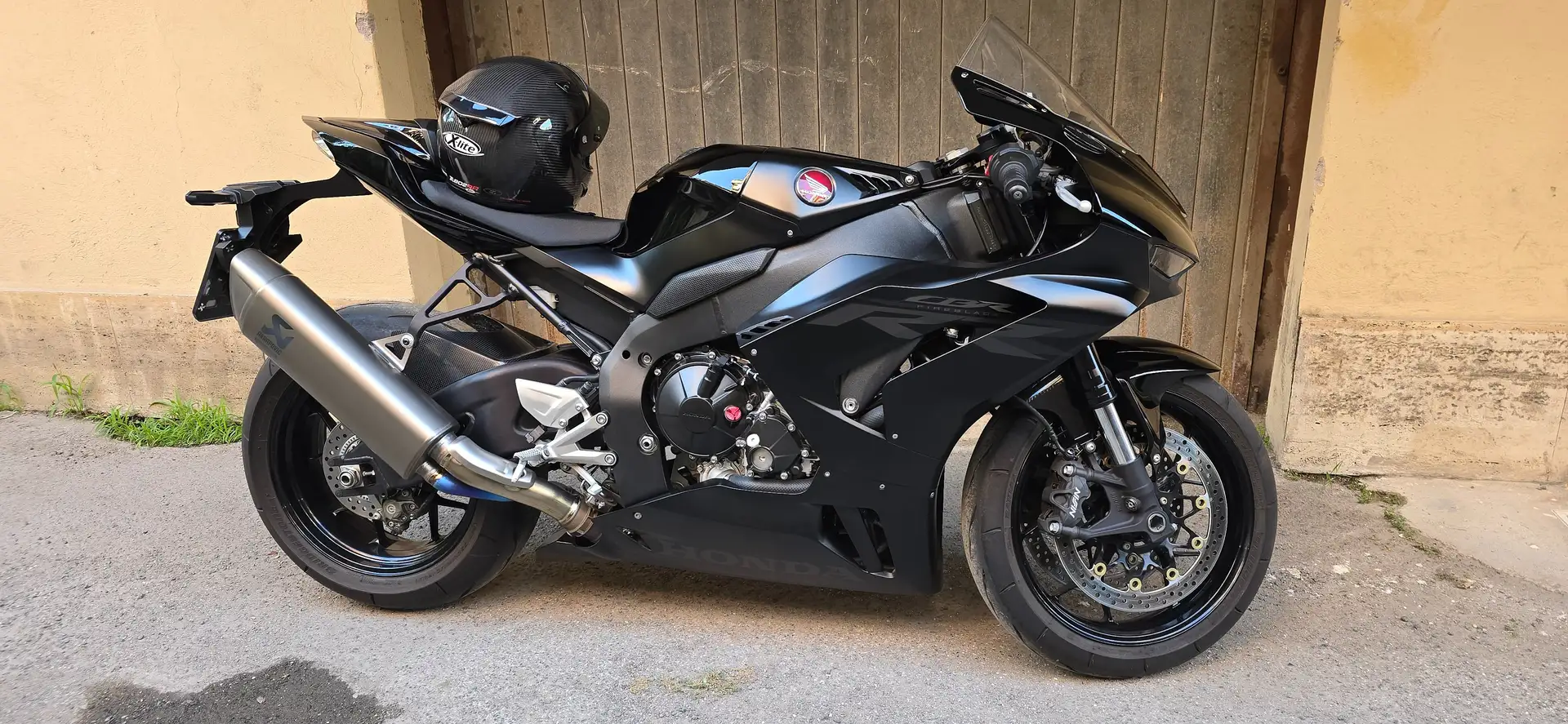 Honda CBR 1000 RR-R Fireblade Fekete - 1
